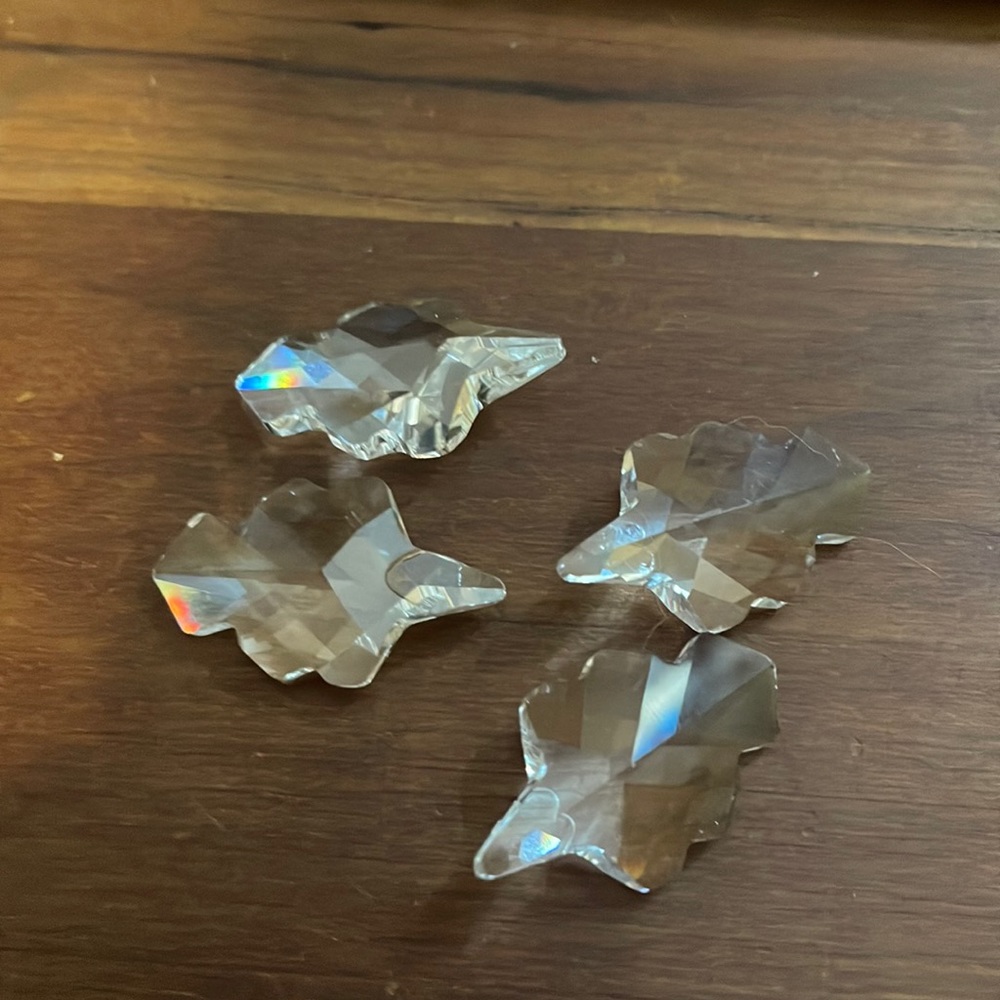 4 Swarovski crystals leaf shaped